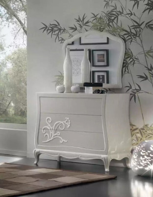 Juego de dormitorio de lujo de 5 piezas. Cama, 2 mesitas de noche, cómoda. Muebles de diseñador.