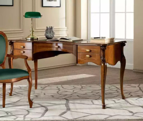 Muebles de oficina clásicos marrones de madera, mesa, sillas, estantería.