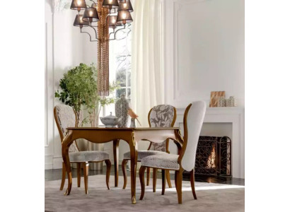 Juego de comedor de lujo marrón con tapicería clásica de mesa y 4 sillas en un conjunto de 5 piezas.