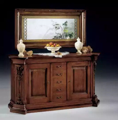 Clásico aparador de espejo de madera maciza marrón.