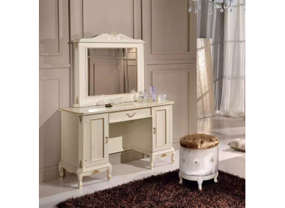 Elegante conjunto de muebles clásicos con espejo de tocador blanco.