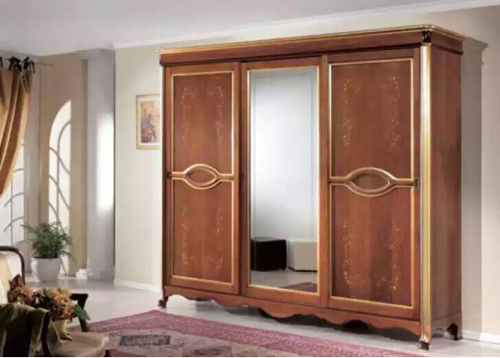Armario de madera maciza clásico marrón con espejo para el dormitorio.