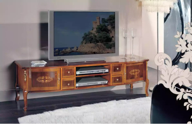 Clásica estantería de TV de madera para sala de estar en color marrón. Mueble aparador cómodas.