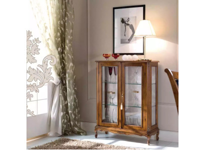 Armario de madera de alta calidad, color marrón, muebles de estilo clásico, vitrina.