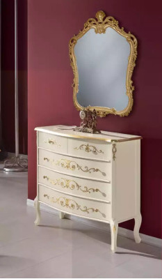 Salón clásico blanco de madera con cómoda de consola de cajones de diseño nuevo.