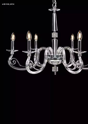 Lámpara de araña de cristal de lujo transparente.