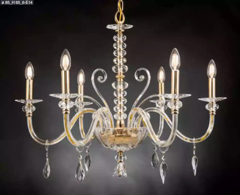 Lámpara de araña de cristal con lustre nueva.