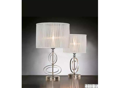 Lámpara de mesa clásica con candelabro de cristal