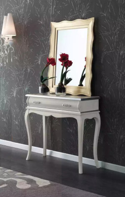 Mesa de consola de diseñador blanco. Mesa de madera clásica. Muebles de dormitorio.