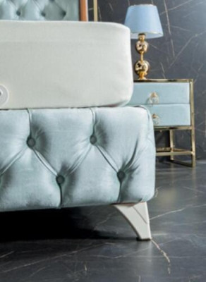Dormitorio Set Blanco Cama de Metal Estilo Chesterfield de Lujo 2 Mesitas de Noche 3 Piezas.