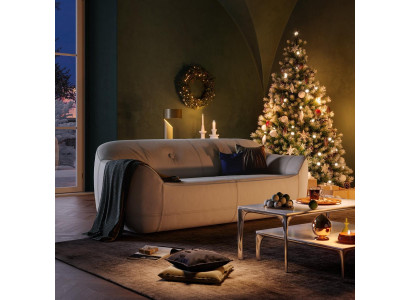 Sofá moderno de tres plazas, sofá de lujo de tres plazas tapizado en color marrón.