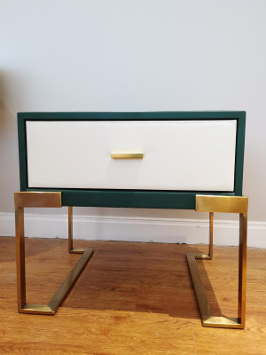 Diseño de consola de mesa de noche decorativa de metal brillante para mesas y consolas de dormitorio.