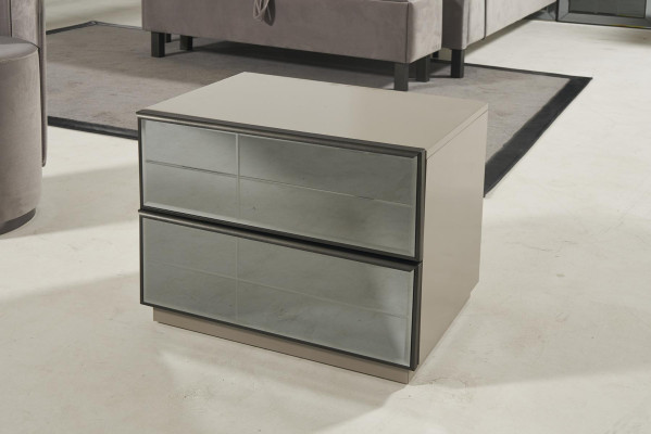 Cama de lujo de cristal para dormitorio, mesita de noche, armario de esquina, cómoda, espejo, taburete gris.