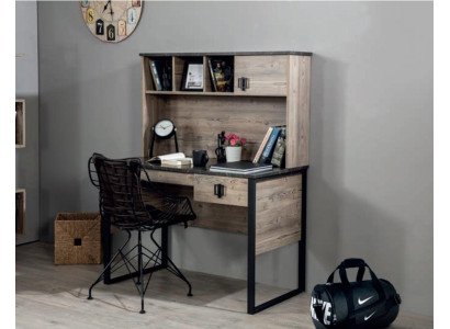 Escritorio moderno de madera para habitación juvenil infantil en tono marrón. Diseño de muebles nuevo para dormitorio.