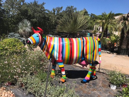 Diseñador Figura Moderna Abstracta de Vaca de Lujo de Plástico de Arte para Decoración de Jardín Esculturas