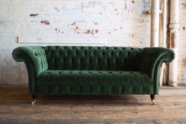 Clásico sofá Chesterfield de diseño de 3 plazas en terciopelo y piel color verde grande, nuevo.