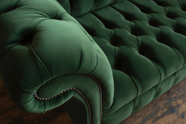 Clásico sofá Chesterfield de diseño de 3 plazas en terciopelo y piel color verde grande, nuevo.