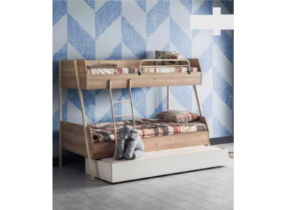 Cama litera triple con tres plazas.