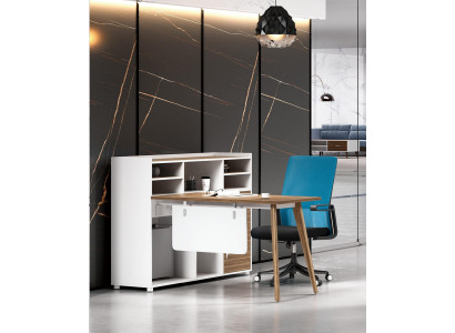 Escritorio de oficina de lujo de madera en un diseño moderno y colores claros