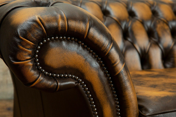 Noble Chesterfield marrón tres plazas lujo tapizado Sofás de diseñador.