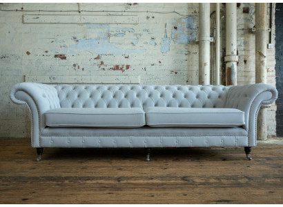 Chesterfield gris de 4 plazas, sofá tapizado de terciopelo estilo moderno.