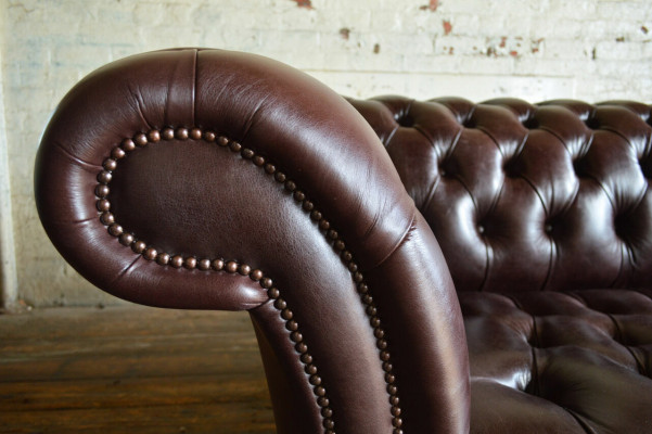 Sofá de 4 plazas diseño Chesterfield tapizado de cuero textil Nuevo.