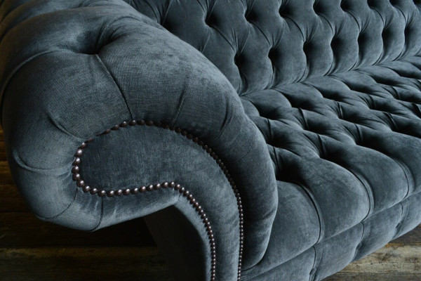 Sofá Chesterfield gris de diseñador, grande, de 4 plazas, mueble tapizado.