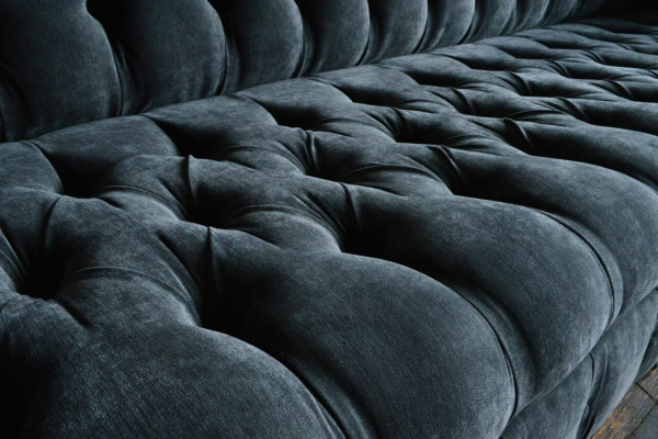 Sofá Chesterfield gris de diseñador, grande, de 4 plazas, mueble tapizado.