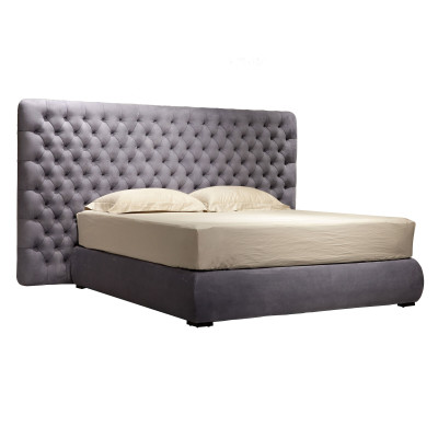 Cama acolchada de diseño de lujo, cama doble de hotel en habitación Chesterfield de terciopelo gris, nueva.