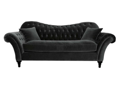 Sofá de tela negro de tres plazas Chesterfield para la sala de estar.
