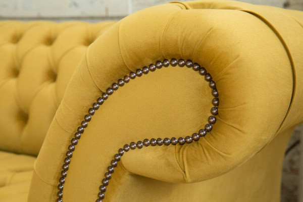 Sofá Sofá Tapizado Chesterfield Textil Sofás Diseño Lujo Sofás de tela de 4 plazas Amarillo.