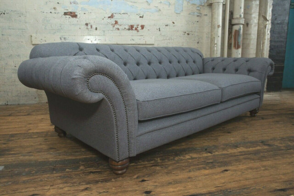 Sofá Chesterfield moderno, sofá de 4 plazas, diseño en terciopelo, cuero gris.