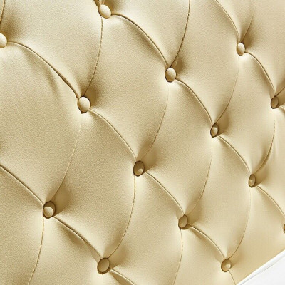 Diseño de cama Chesterfield beige para dormitorio Inglés con textil tapizado.