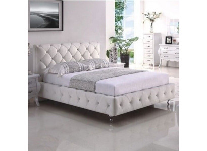 Cama doble Chesterfield con tapizado blanco en textil para el dormitorio.
