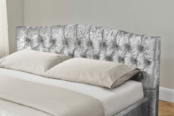 Moderna cama doble de lujo Chesterfield gris, diseñada para dormitorios.