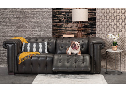Diseñador Chesterfield negro de tres plazas para salón.