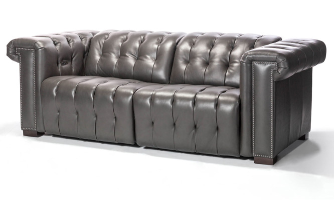 Diseñador Chesterfield negro de tres plazas para salón.