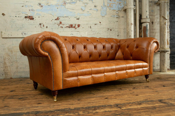 Sofá Chesterfield de terciopelo de tres plazas. Sofás de diseño, sofás tapizados, sofás de terciopelo de 220 cm.