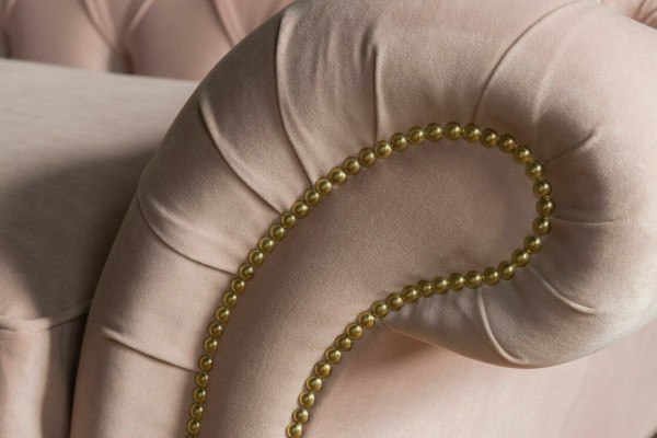 Sofá Chesterfield clásico de 4 plazas en terciopelo y cuero en diseño rosa de 240 cm.