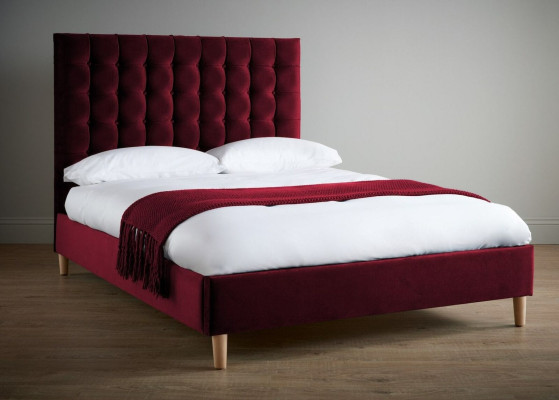 Cama de lujo de terciopelo rojo de doble diseño Chesterfield clásico de tela.