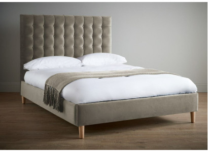 Cama tapizada de lujo Chesterfield doble gris para dormitorio.