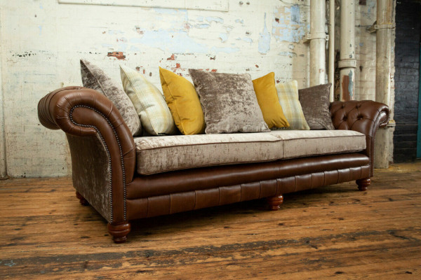 Sofá Chesterfield clásico de 4 plazas Sofás Sofás de cuero marrón de diseño.