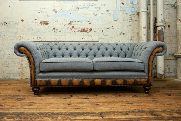 Sofá de diseñador Chesterfield color gris-marrón para la sala de estar, de 3 plazas.