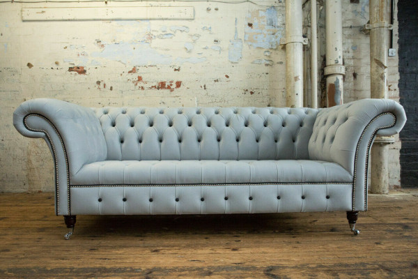 Sofá Chesterfield de diseñador blanco de tres plazas. Sofá moderno de tres plazas.