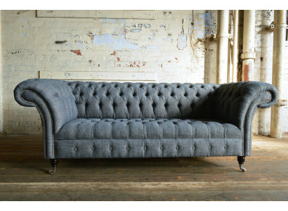 Textil de lujo Chesterfield gris, sofá de diseñador de tres plazas.