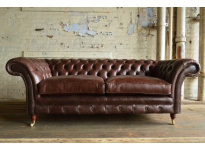 Sofá de lujo Chesterfield marrón de 3 plazas para sala de estar moderna.