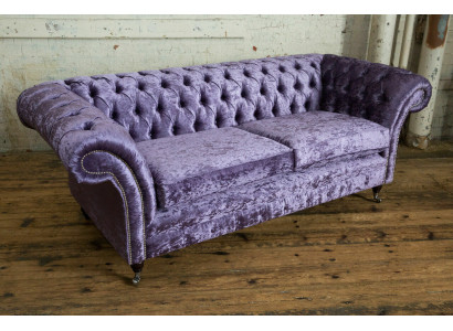 Sofá de tres plazas Chesterfield de lujo en lila