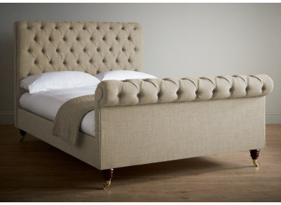 Cama doble de lujo Chesterfield en beige, diseño de dormitorio de diseñador.