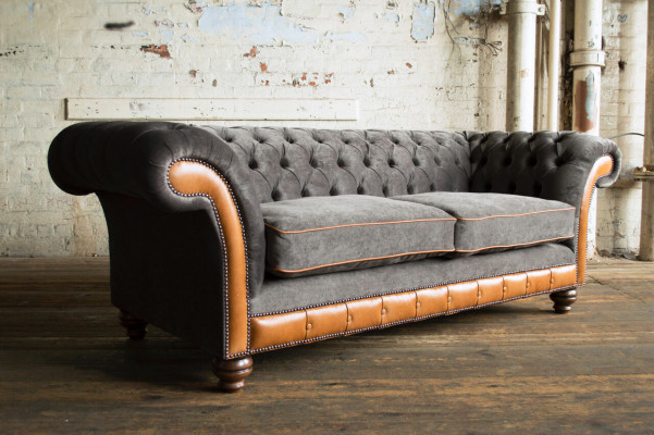 Sofá de lujo Chesterfield de 3 plazas en gris marrón para la sala de estar.