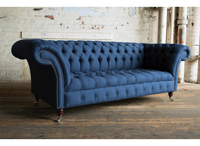 Texto Chesterfield de tela azul de 4 plazas, sofá tapizado de diseñador.